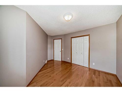 8 Arbour Glen Close Nw, Calgary, AB - Indoor Photo Showing Other Room