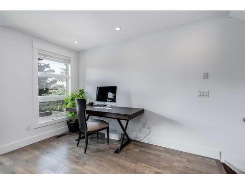 2442 32 Avenue Sw, Calgary, AB - Indoor Photo Showing Office