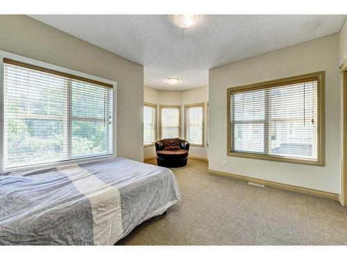 33 Somme Boulevard Sw, Calgary, AB - Indoor Photo Showing Bedroom