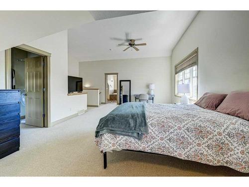 33 Somme Boulevard Sw, Calgary, AB - Indoor Photo Showing Bedroom