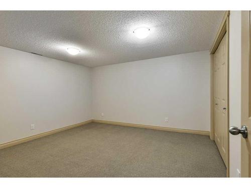 33 Somme Boulevard Sw, Calgary, AB - Indoor Photo Showing Other Room