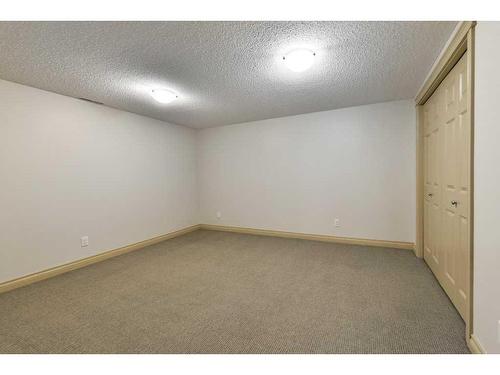 33 Somme Boulevard Sw, Calgary, AB - Indoor Photo Showing Other Room