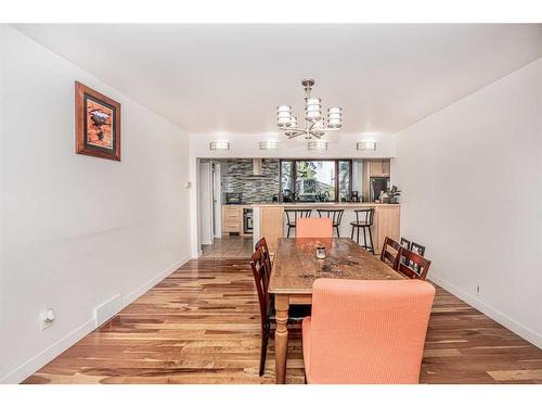 331 31 Avenue Ne, Calgary, AB - Indoor Photo Showing Dining Room