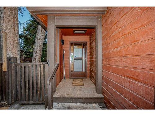 331 31 Avenue Ne, Calgary, AB - Outdoor With Exterior