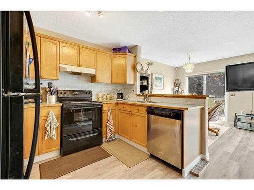 166 Harvest Rose Circle Ne, Calgary, AB - Indoor Photo Showing Kitchen