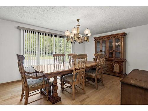 303 Valencia Place Nw, Calgary, AB - Indoor Photo Showing Dining Room