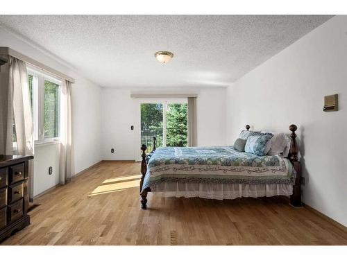 303 Valencia Place Nw, Calgary, AB - Indoor Photo Showing Bedroom