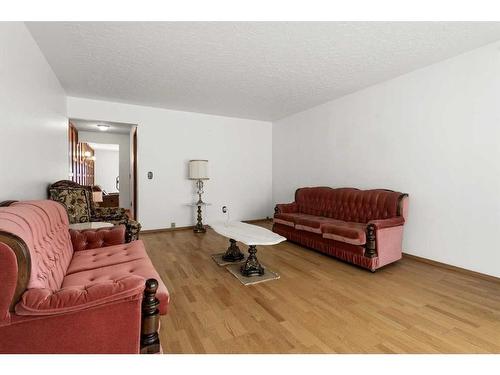 303 Valencia Place Nw, Calgary, AB - Indoor Photo Showing Other Room