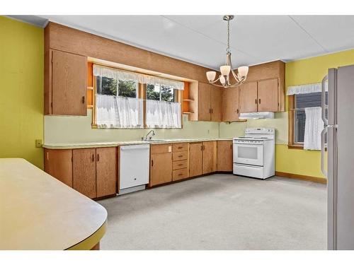 404 Otter Street, Banff, AB - Indoor Photo Showing Kitchen