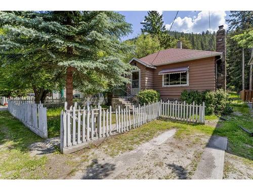 404 Otter Street, Banff, AB - Outdoor