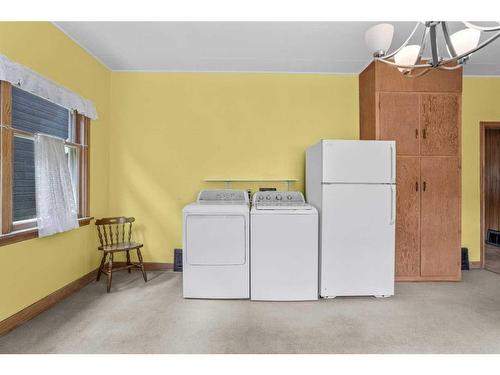 404 Otter Street, Banff, AB - Indoor Photo Showing Laundry Room