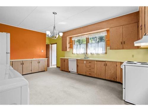 404 Otter Street, Banff, AB - Indoor Photo Showing Laundry Room