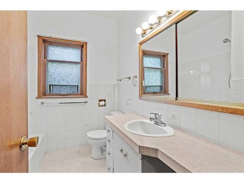 404 Otter Street, Banff, AB - Indoor Photo Showing Bathroom