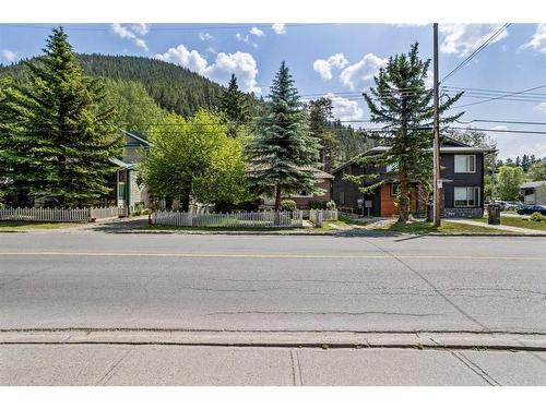 404 Otter Street, Banff, AB - Outdoor