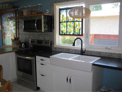 3948 43 Avenue, Red Deer, AB - Indoor Photo Showing Kitchen With Double Sink