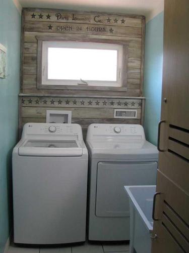 3948 43 Avenue, Red Deer, AB - Indoor Photo Showing Laundry Room