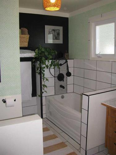 3948 43 Avenue, Red Deer, AB - Indoor Photo Showing Bathroom