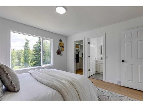 16 Hawktree Close Nw, Calgary, AB - Indoor Photo Showing Bedroom