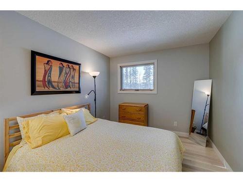 1 Manyhorses Park, Rural Rocky View County, AB - Indoor Photo Showing Bedroom