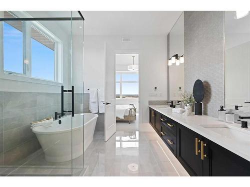 301-180 Marina Cove Se, Calgary, AB - Indoor Photo Showing Bathroom