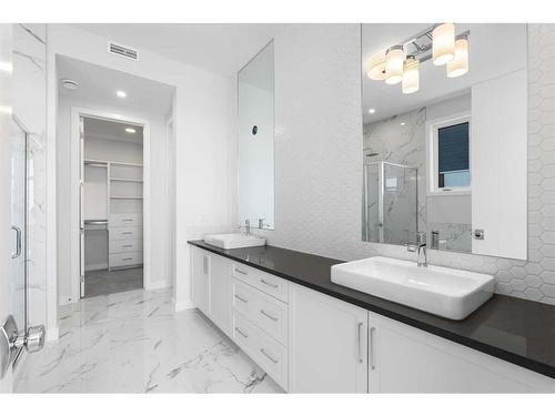 202-180 Marina Cove Se, Calgary, AB - Indoor Photo Showing Bathroom