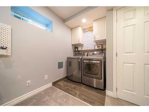 250 Inglewood Grove Se, Calgary, AB - Indoor Photo Showing Laundry Room