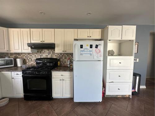 1196 16 Avenue, Didsbury, AB - Indoor Photo Showing Kitchen