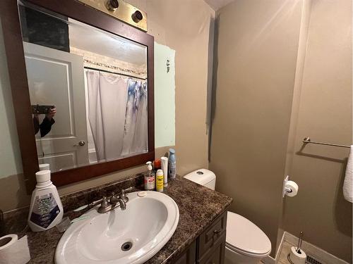 1196 16 Avenue, Didsbury, AB - Indoor Photo Showing Bathroom