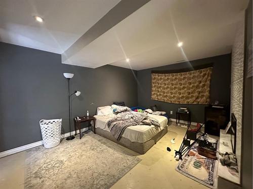 1196 16 Avenue, Didsbury, AB - Indoor Photo Showing Bedroom