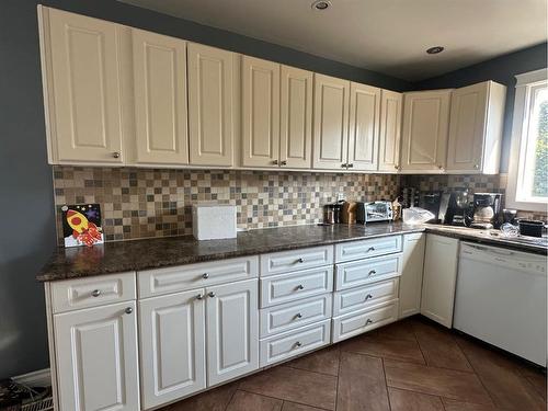 1196 16 Avenue, Didsbury, AB - Indoor Photo Showing Kitchen