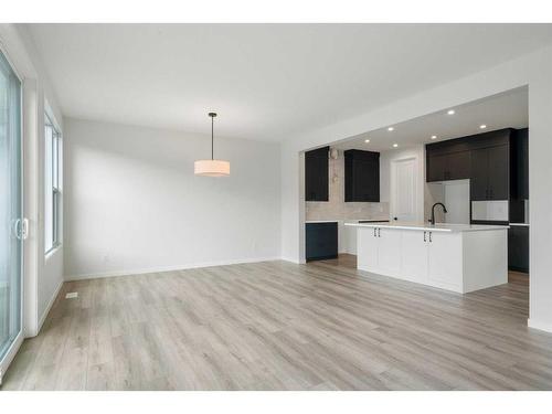 49 Royston Terrace Nw, Calgary, AB - Indoor Photo Showing Kitchen