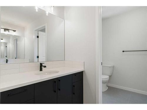 49 Royston Terrace Nw, Calgary, AB - Indoor Photo Showing Bathroom