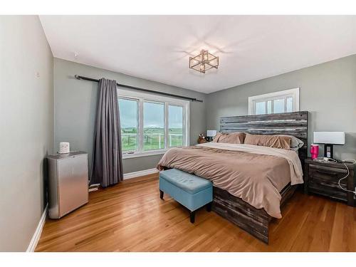 265168 Range Road 44, Rural Rocky View County, AB - Indoor Photo Showing Bedroom
