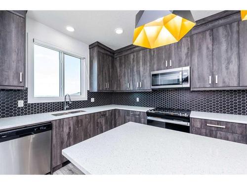 1020 Iron Landing Way, Crossfield, AB - Indoor Photo Showing Kitchen With Double Sink With Upgraded Kitchen