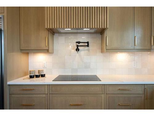 49 Rockhaven Green Nw, Calgary, AB - Indoor Photo Showing Kitchen