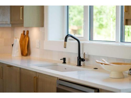 49 Rockhaven Green Nw, Calgary, AB - Indoor Photo Showing Bathroom