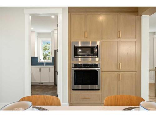 49 Rockhaven Green Nw, Calgary, AB - Indoor Photo Showing Kitchen