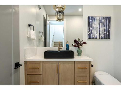 49 Rockhaven Green Nw, Calgary, AB - Indoor Photo Showing Bathroom