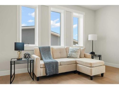 49 Rockhaven Green Nw, Calgary, AB - Indoor Photo Showing Living Room