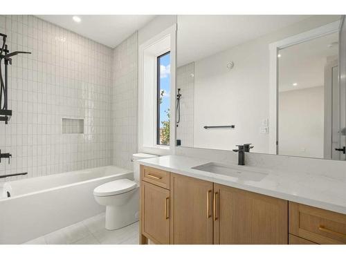 49 Rockhaven Green Nw, Calgary, AB - Indoor Photo Showing Bathroom