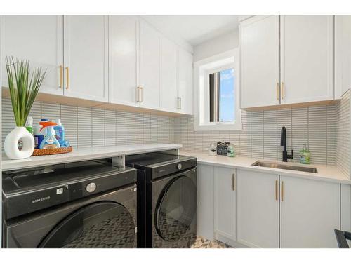 49 Rockhaven Green Nw, Calgary, AB - Indoor Photo Showing Laundry Room