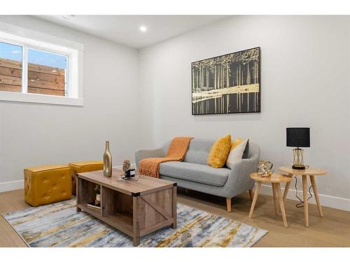 49 Rockhaven Green Nw, Calgary, AB - Indoor Photo Showing Living Room