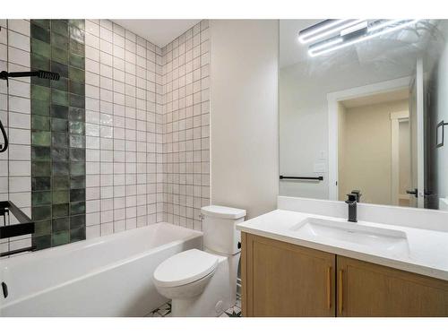 49 Rockhaven Green Nw, Calgary, AB - Indoor Photo Showing Bathroom