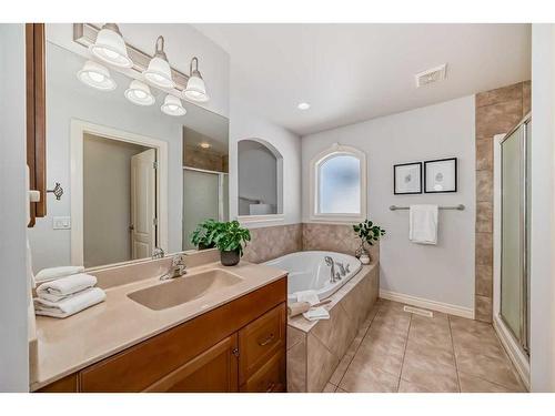 15 Saddleland Drive Ne, Calgary, AB - Indoor Photo Showing Bathroom