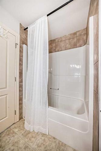 15 Saddleland Drive Ne, Calgary, AB - Indoor Photo Showing Bathroom