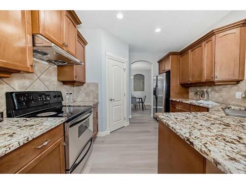 15 Saddleland Drive Ne, Calgary, AB - Indoor Photo Showing Kitchen