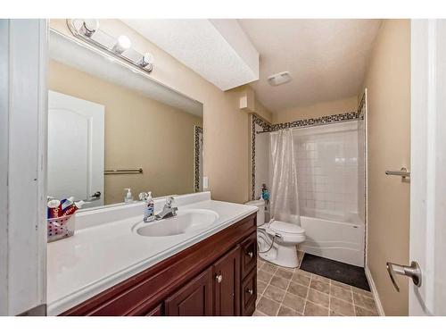 15 Saddleland Drive Ne, Calgary, AB - Indoor Photo Showing Bathroom