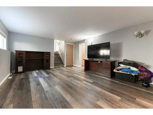 36 Sunvale Mews Se, Calgary, AB - Indoor Photo Showing Living Room