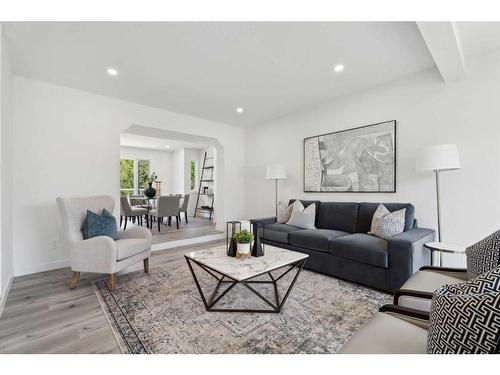 212 Edgebrook Gardens Nw, Calgary, AB - Indoor Photo Showing Living Room