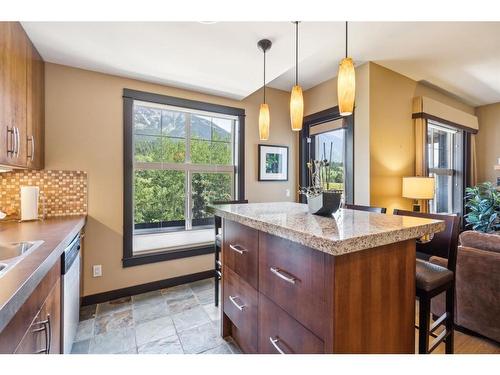 303-1818 Mountain Avenue, Canmore, AB - Indoor Photo Showing Kitchen